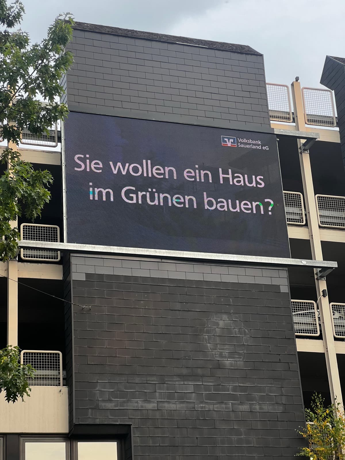 Multilight Werbe-Videowall am Gebäude in Meschede