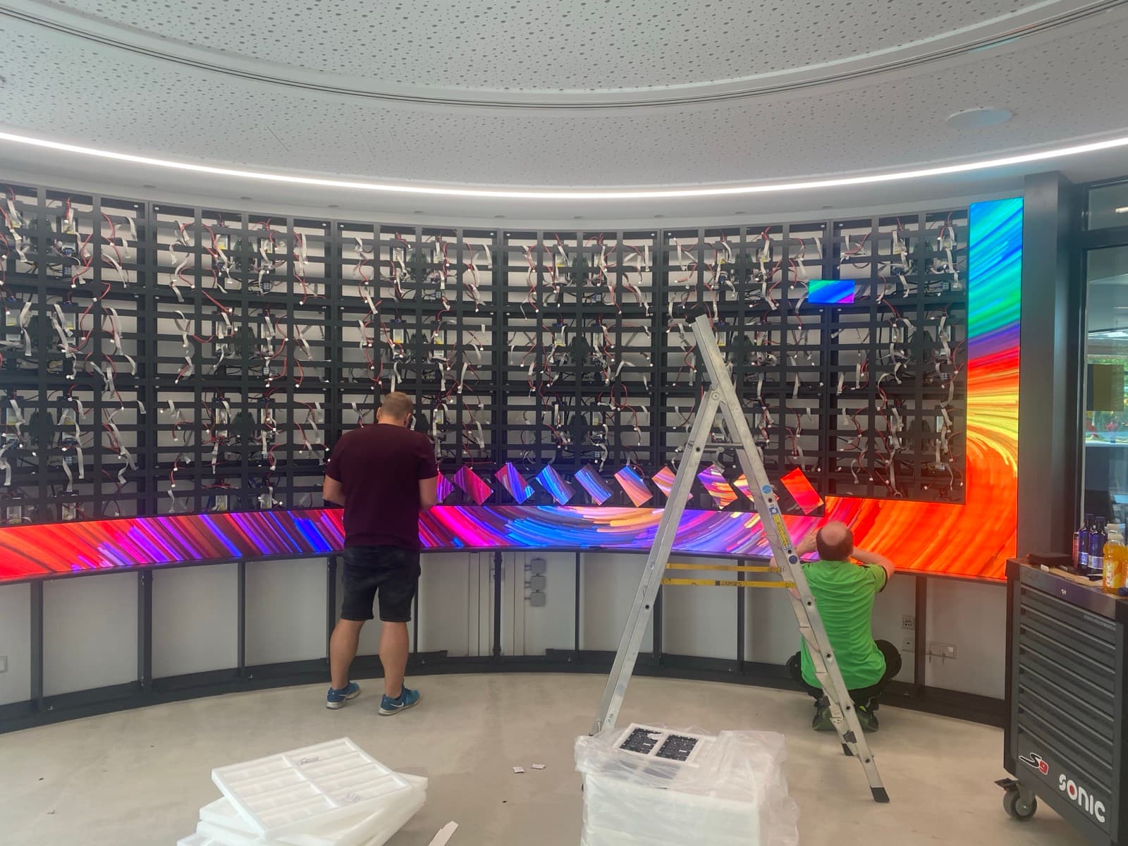 Halbrunde immersive LED-Wand der UKBS in Bergkamen